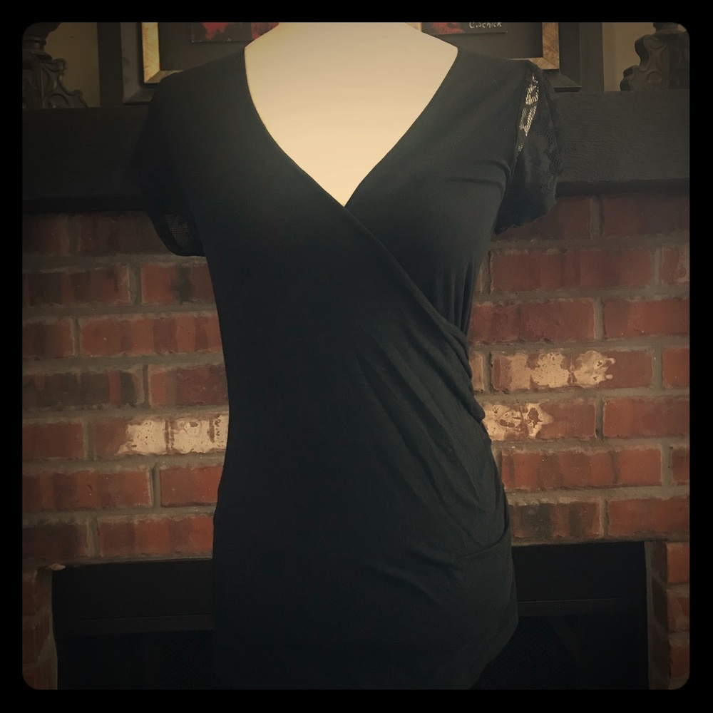Super Cute Black Top w/Lace Sleeves